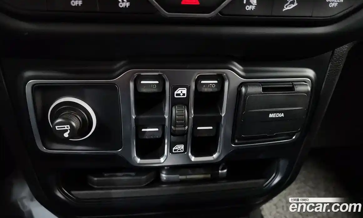 Jeep Wrangler 2019 2.0 автомат (гидро), фото 32
