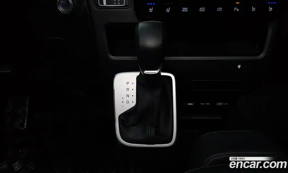 Hyundai Staria 2024 2.2 автомат (гидро), фото 9