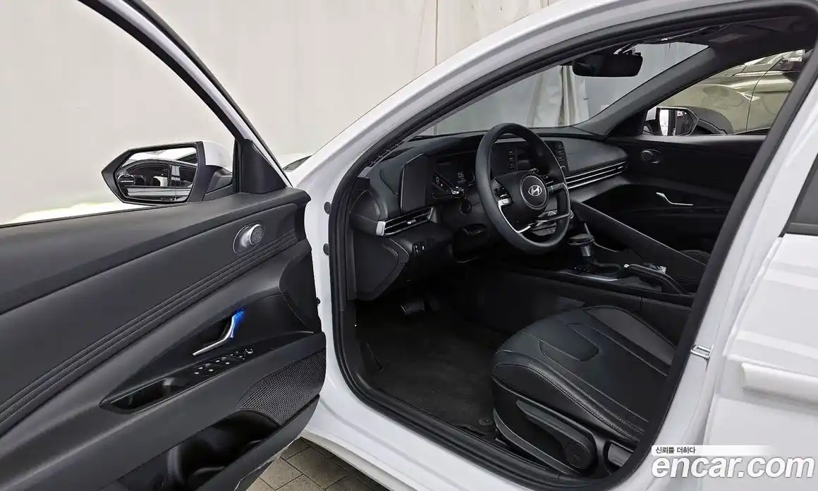 Hyundai Avante 2025 1.6 автомат (гидро), фото 13