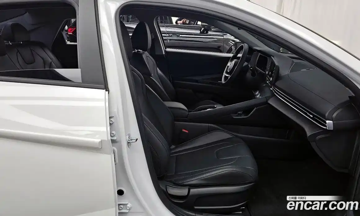Hyundai Avante 2025 1.6 автомат (гидро), фото 17