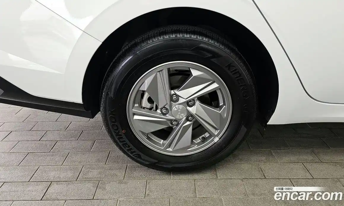 Hyundai Avante 2025 1.6 автомат (гидро), фото 5