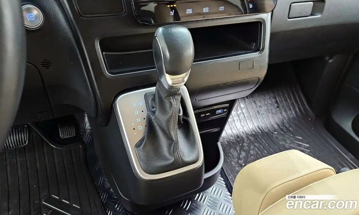 Hyundai Staria 2023 2.2 автомат (гидро), фото 12