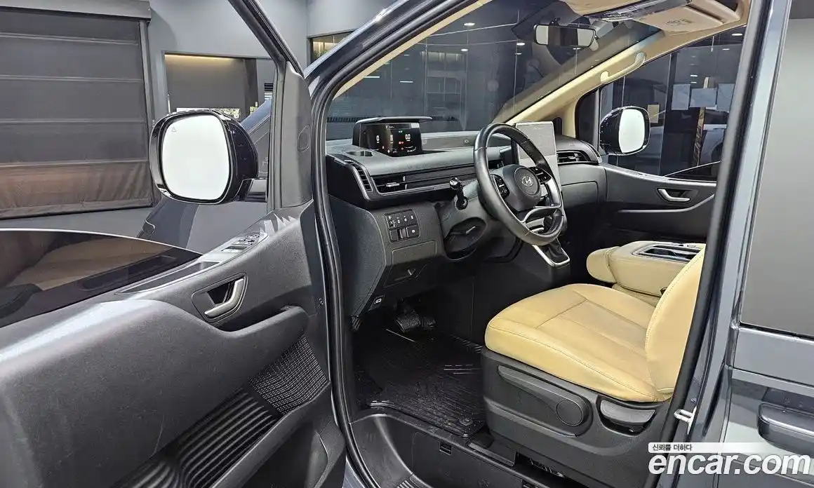 Hyundai Staria 2023 2.2 автомат (гидро), фото 13