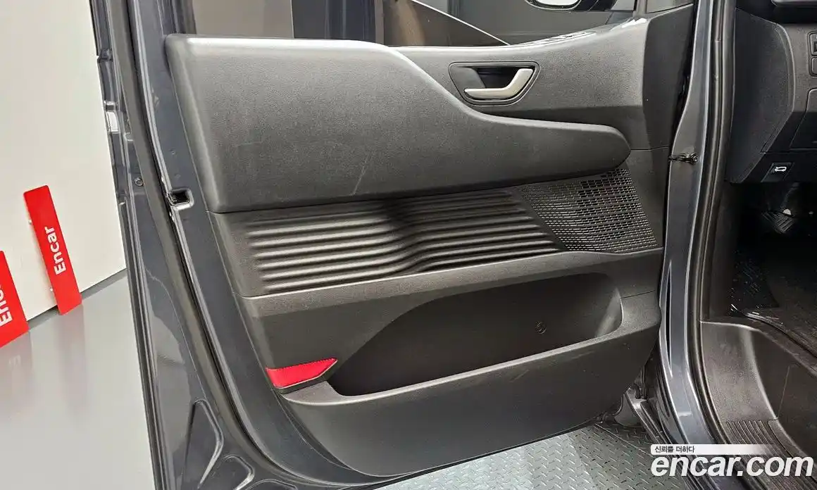 Hyundai Staria 2023 2.2 автомат (гидро), фото 14