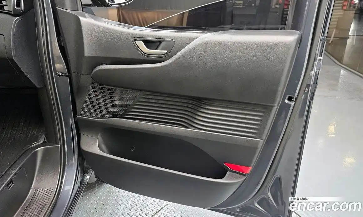 Hyundai Staria 2023 2.2 автомат (гидро), фото 15