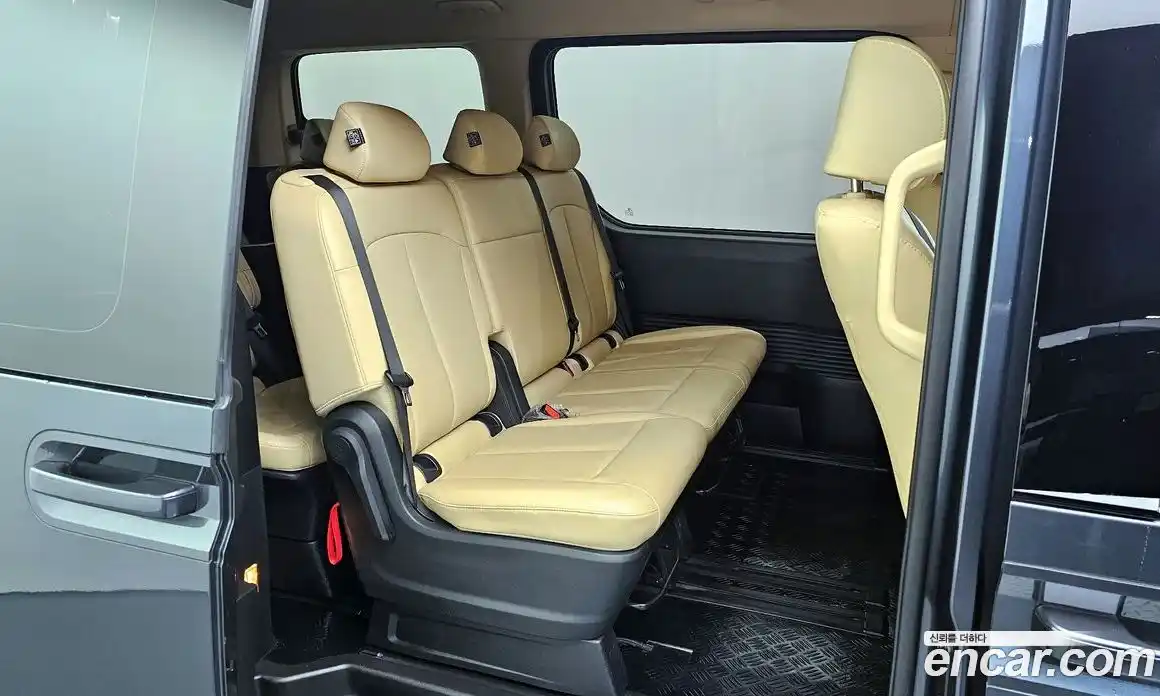 Hyundai Staria 2023 2.2 автомат (гидро), фото 17