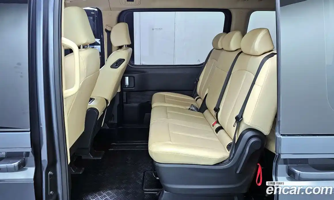 Hyundai Staria 2023 2.2 автомат (гидро), фото 18
