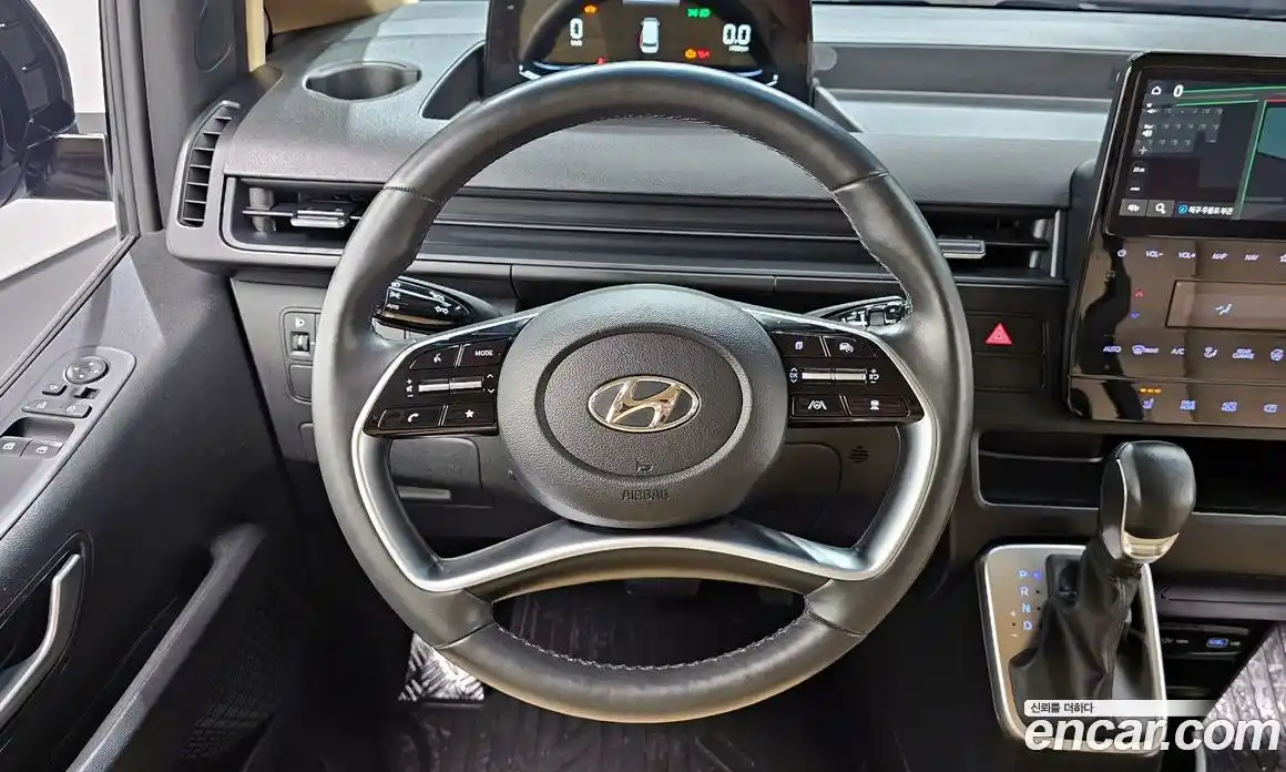 Hyundai Staria 2023 2.2 автомат (гидро), фото 19