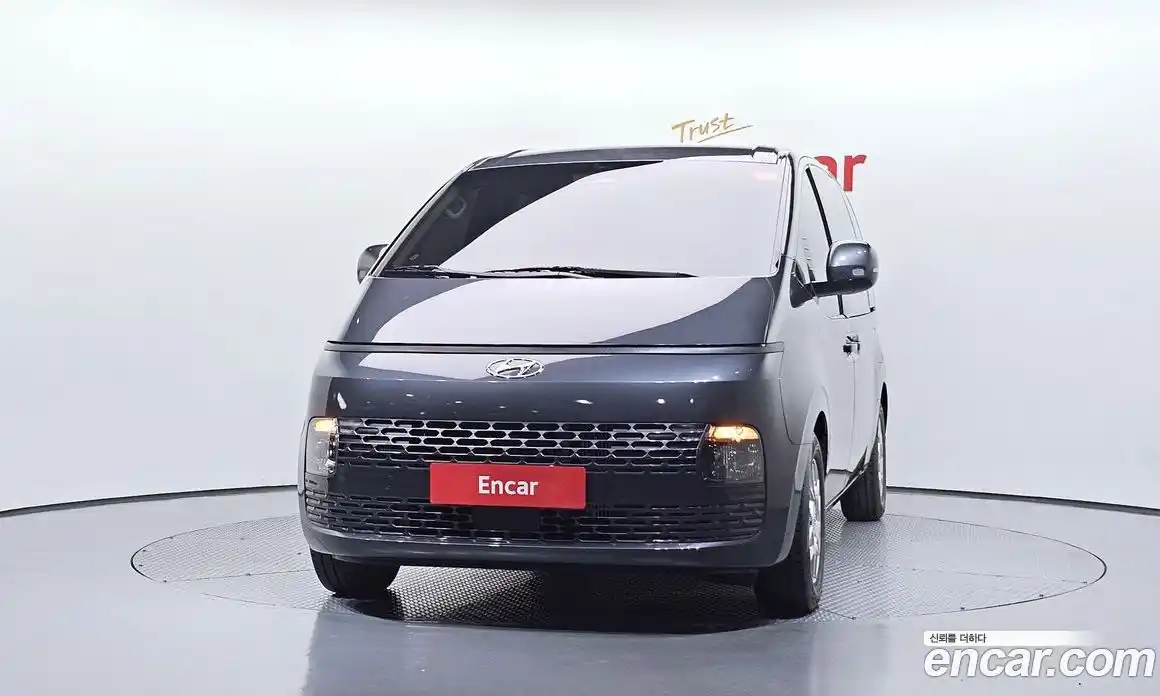 Hyundai Staria 2023 2.2 автомат (гидро), фото 3