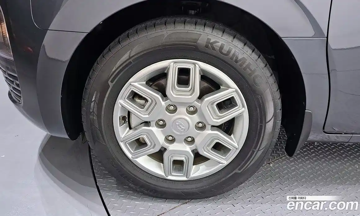 Hyundai Staria 2023 2.2 автомат (гидро), фото 5