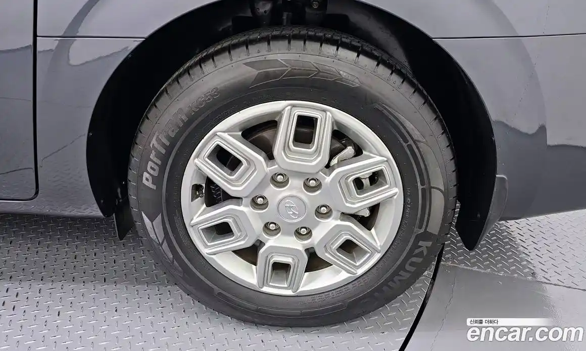Hyundai Staria 2023 2.2 автомат (гидро), фото 7