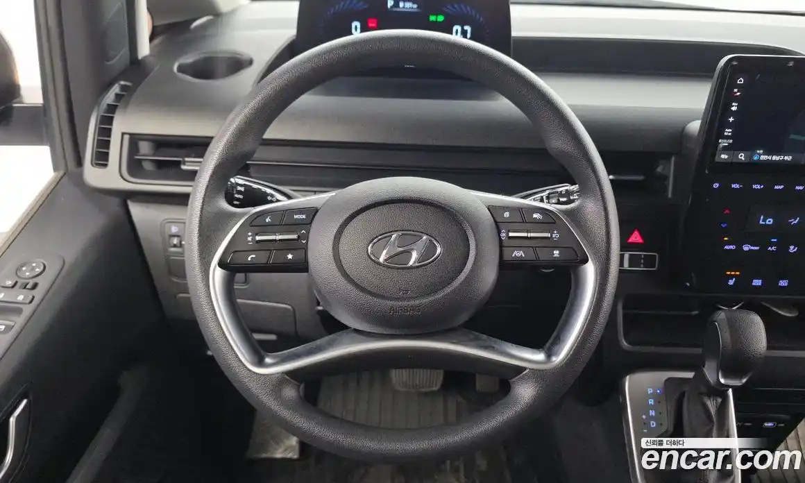Hyundai Staria 2022 2.2 автомат (гидро), фото 14