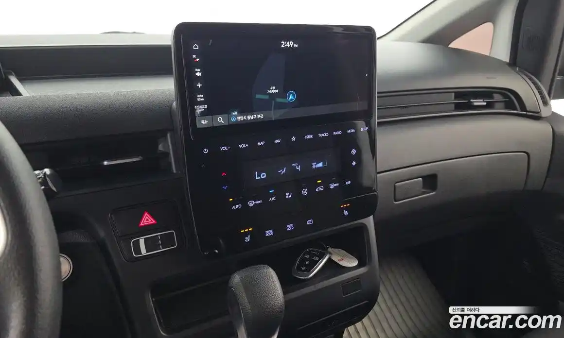 Hyundai Staria 2022 2.2 автомат (гидро), фото 16