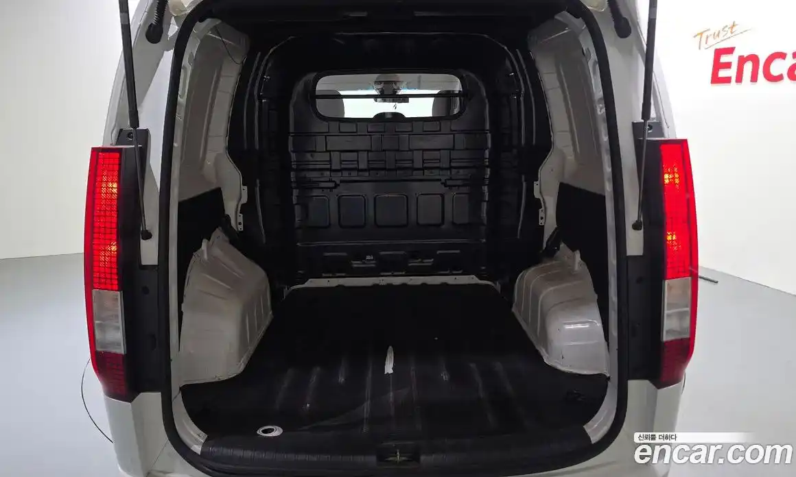 Hyundai Staria 2022 2.2 автомат (гидро), фото 20