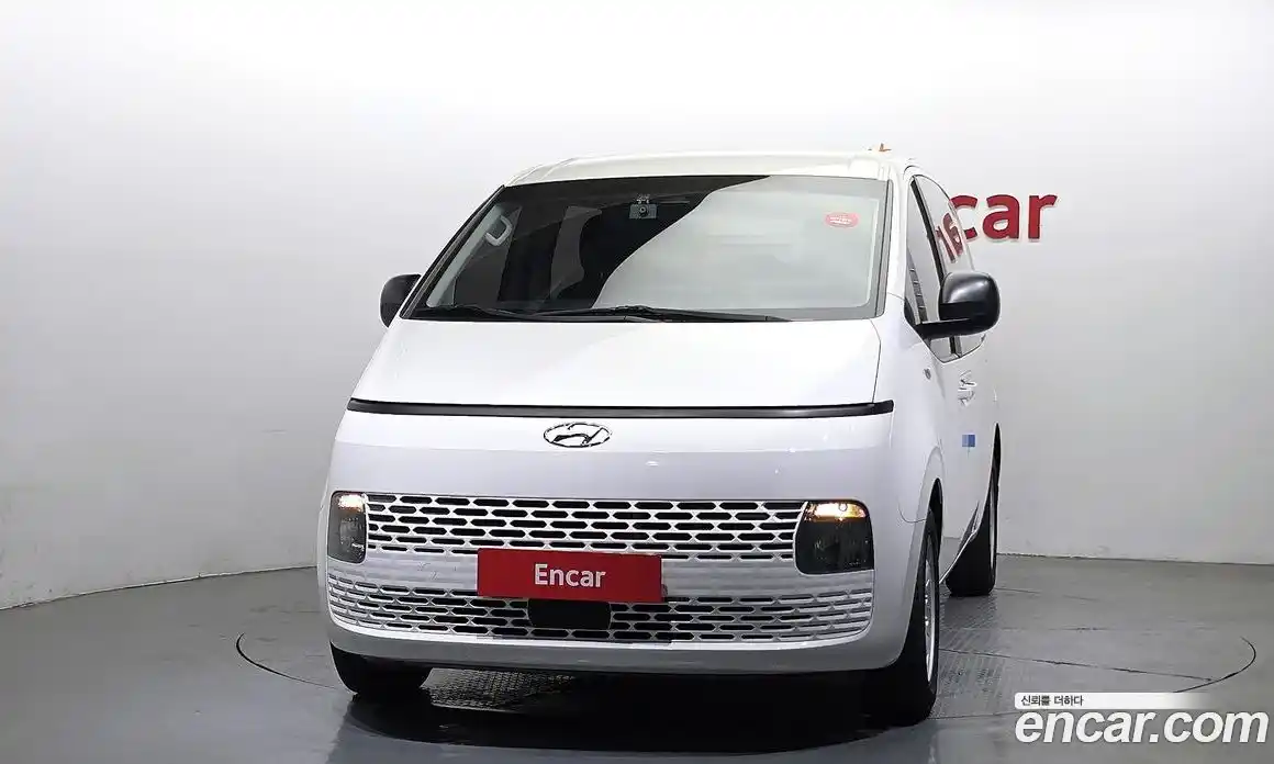 Hyundai Staria 2022 2.2 автомат (гидро), фото 3