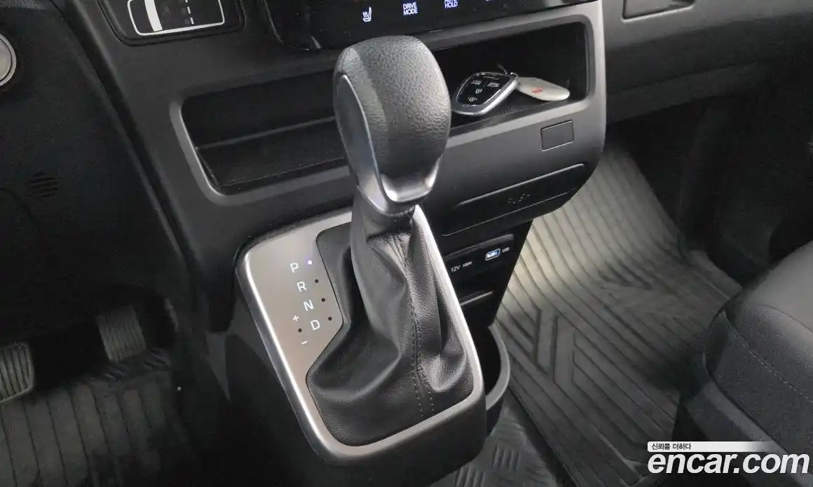 Hyundai Staria 2022 2.2 автомат (гидро), фото 9