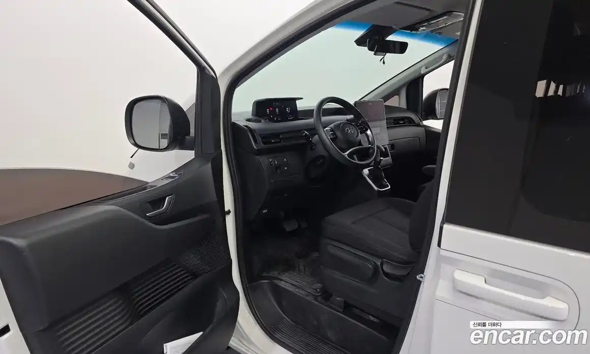 Hyundai Staria 2022 2.2 автомат (гидро), фото 10