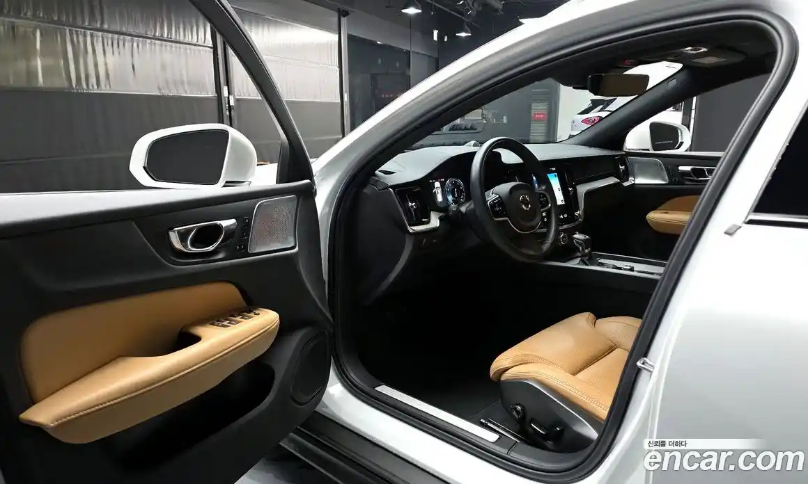 Volvo V60 2020 2.0 автомат (гидро), фото 13