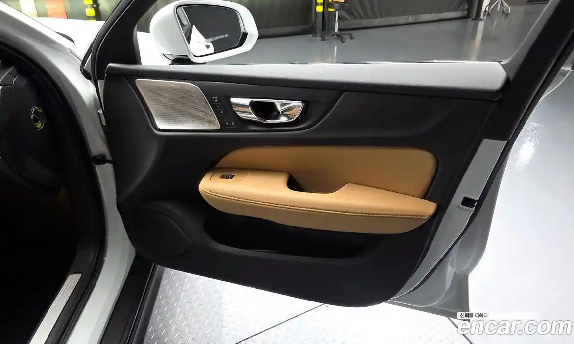 Volvo V60 2020 2.0 автомат (гидро), фото 14