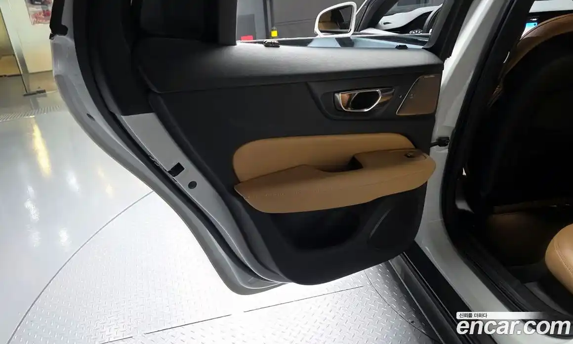 Volvo V60 2020 2.0 автомат (гидро), фото 15