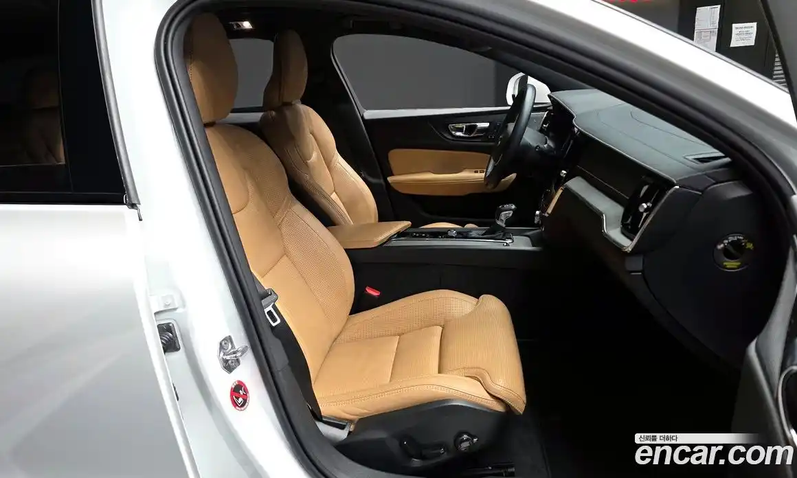 Volvo V60 2020 2.0 автомат (гидро), фото 17