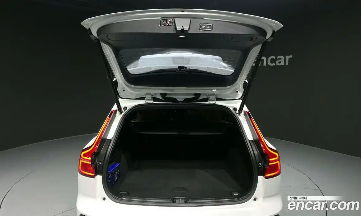 Volvo V60 2020 2.0 автомат (гидро), фото 27
