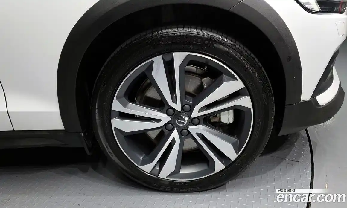 Volvo V60 2020 2.0 автомат (гидро), фото 5