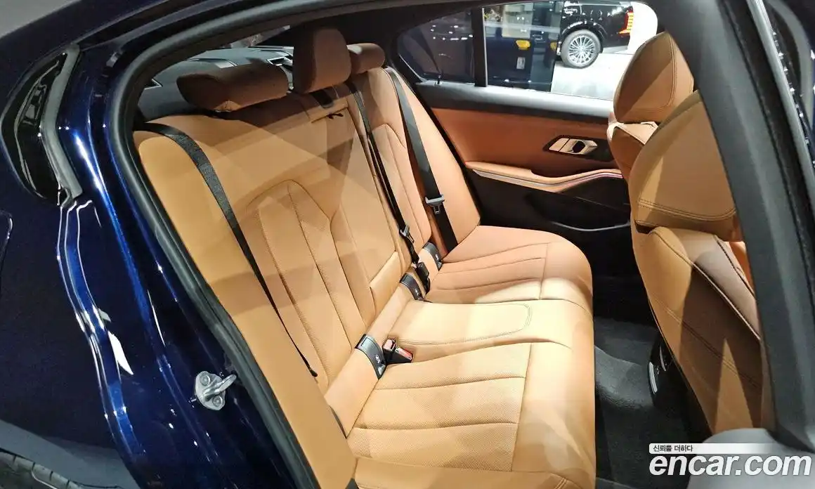 BMW 3-Series 2025 2.0 гидро, фото 17