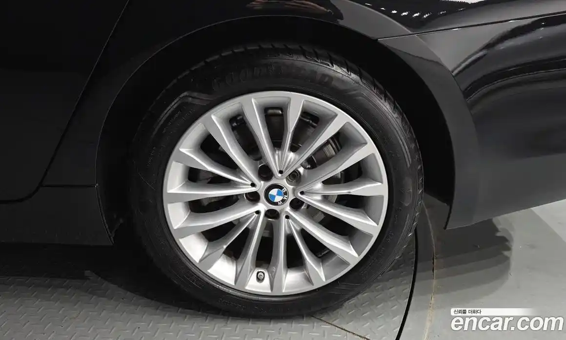 BMW 5 серия 2018 2.0 автомат (гидро), фото 6