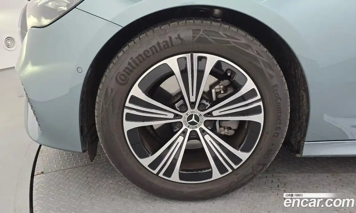 Mercedes-Benz E-Class 2025 2.0 гидро, фото 5
