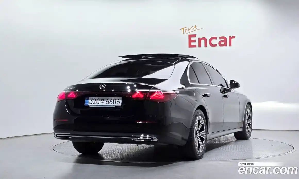 Mercedes-Benz E-Class 2025 2.0 гидро, фото 2