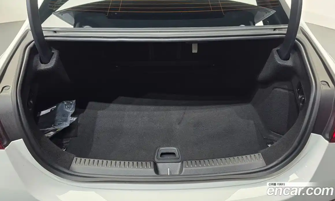 Mercedes-Benz E-Class 2025 2.0 гидро, фото 26
