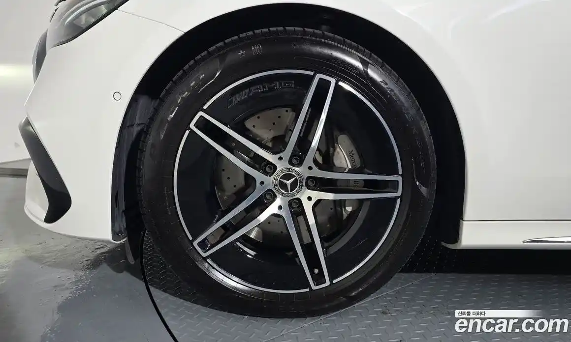 Mercedes-Benz E-Class 2025 2.0 гидро, фото 5