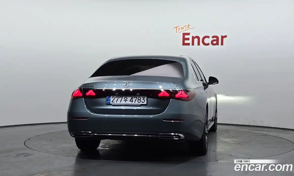 Mercedes-Benz E-Class 2025 2.0 гидро, фото 4