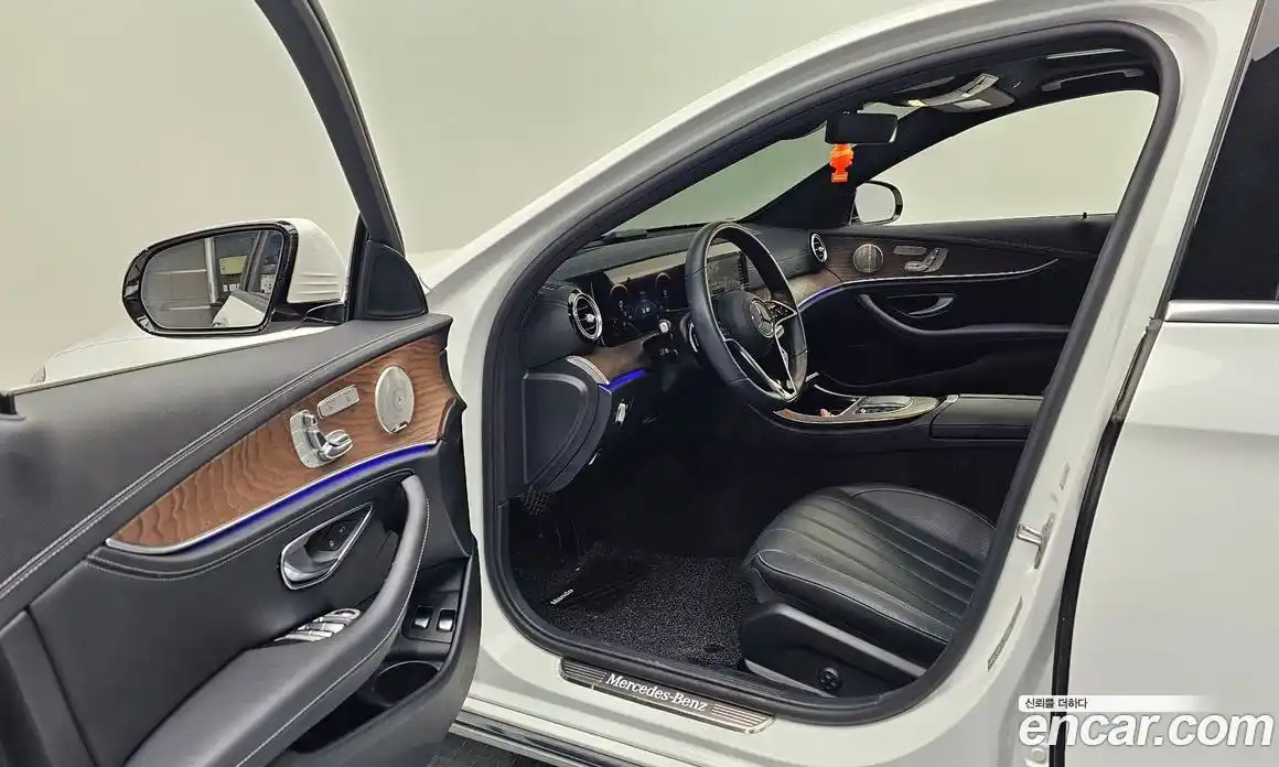 Mercedes-Benz E-Class 2023 2.0 гидро, фото 13