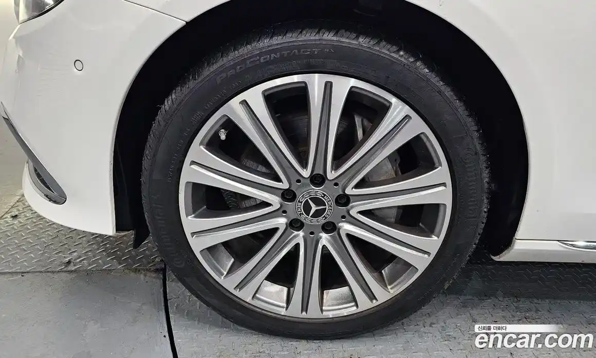 Mercedes-Benz E-Class 2023 2.0 гидро, фото 5