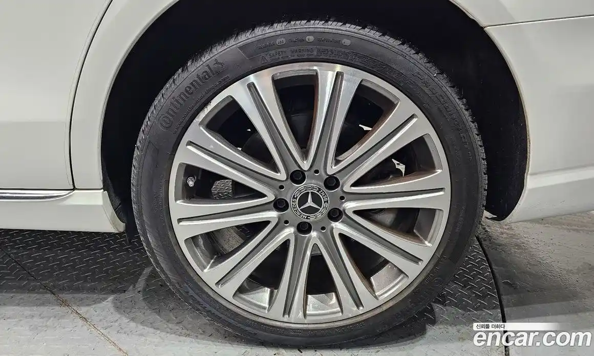Mercedes-Benz E-Class 2023 2.0 гидро, фото 7