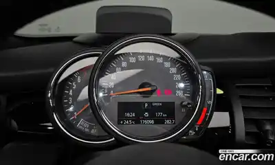 Mini Cooper Convertible 2019 1.5 автомат (гидро), миниатюра 8