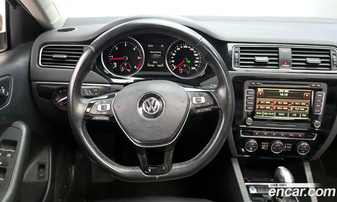 Volkswagen Jetta 2015 2.0 автомат (гидро), фото 13