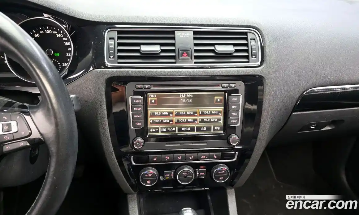 Volkswagen Jetta 2015 2.0 автомат (гидро), фото 14