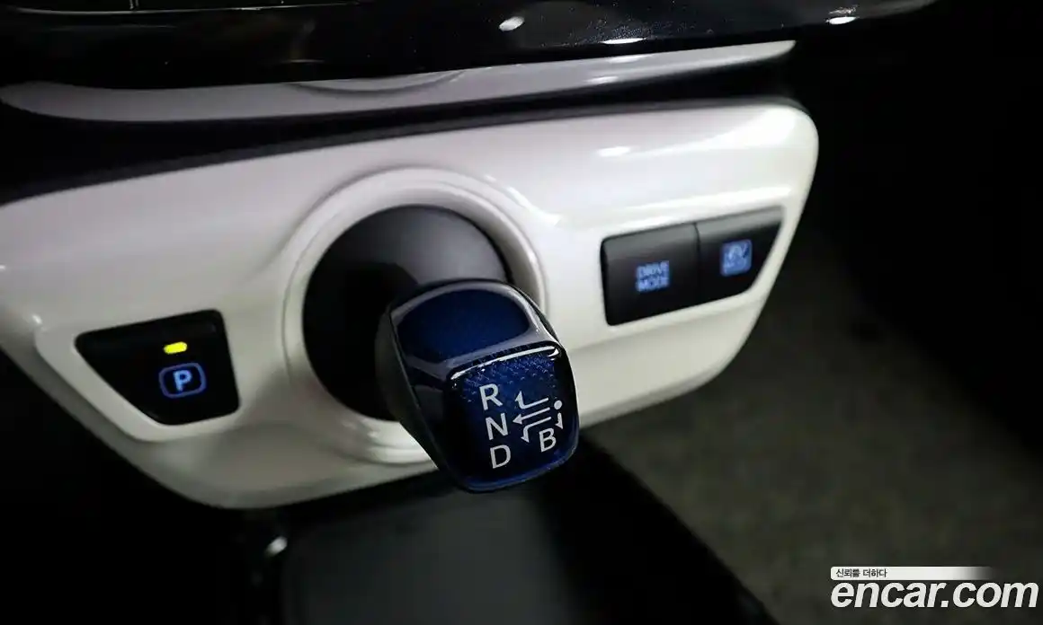 Toyota Prius 2017 1.8 гидро, фото 13
