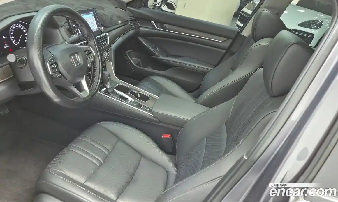 Honda Accord 2022 1.5 автомат (гидро), фото 15