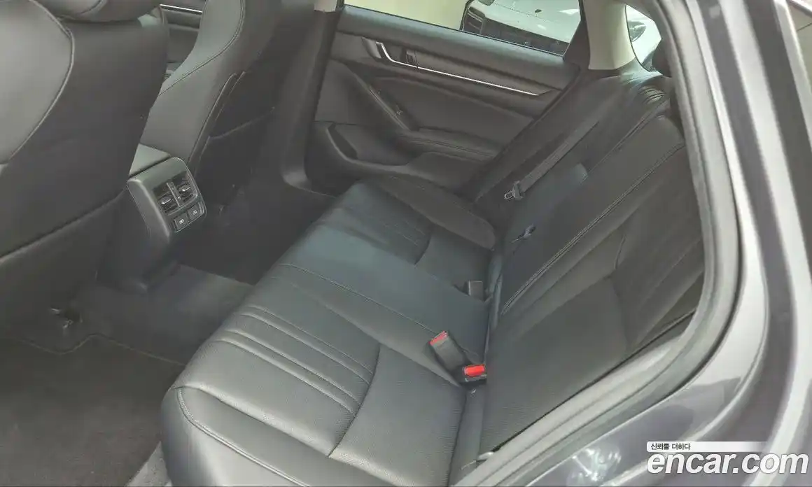 Honda Accord 2022 1.5 автомат (гидро), фото 16