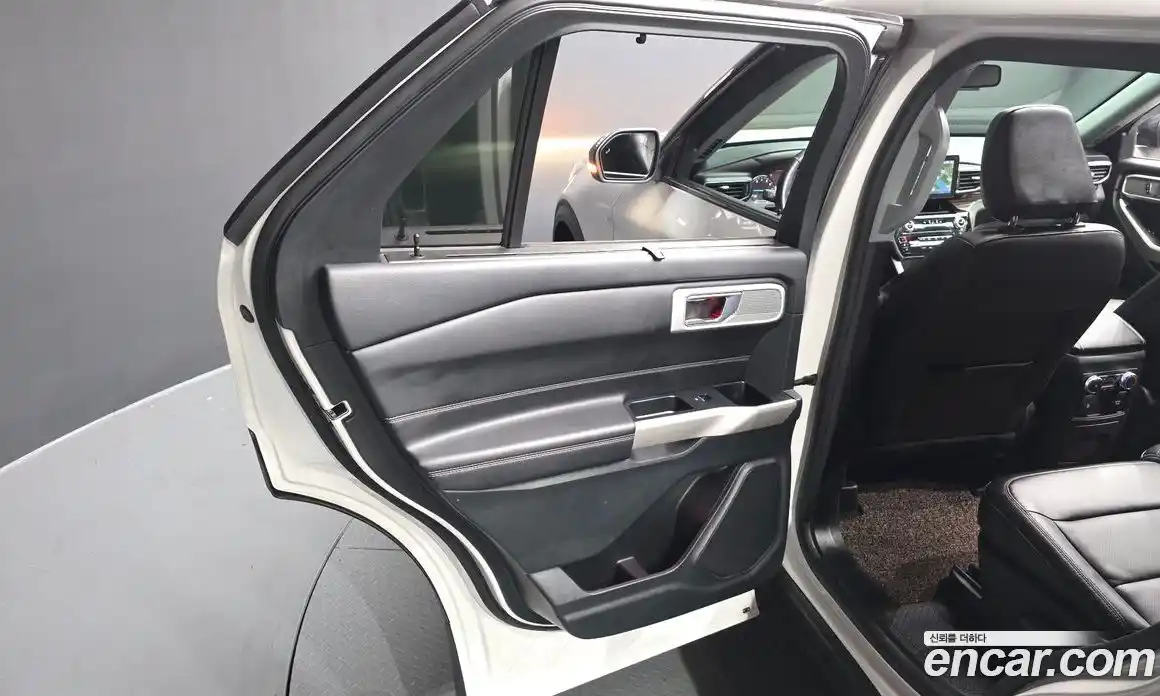 Ford Explorer 2022 2.3 автомат (гидро), фото 15