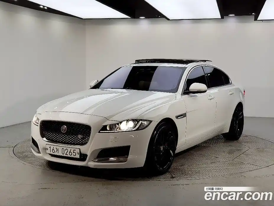 Jaguar XF 2016 2.0 гидро, фото 1
