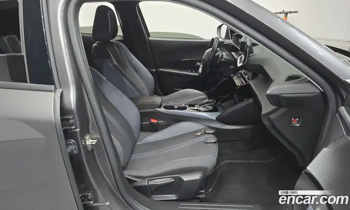 Peugeot 2008 2021 1.5 автомат (гидро), фото 17