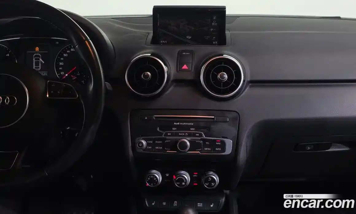 Audi A1 2015 1.6 автомат (гидро), фото 11
