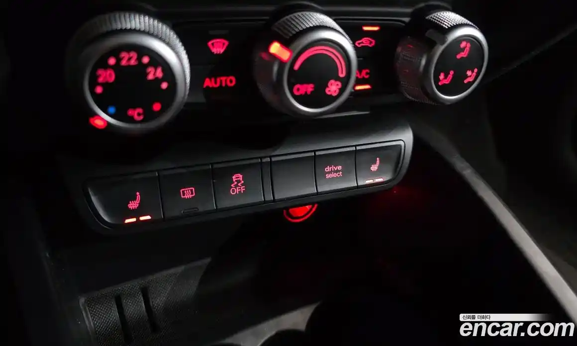 Audi A1 2015 1.6 автомат (гидро), фото 15