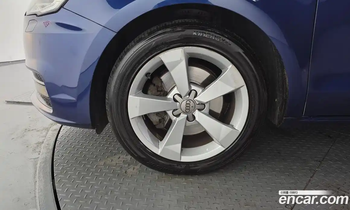 Audi A1 2015 1.6 автомат (гидро), фото 5