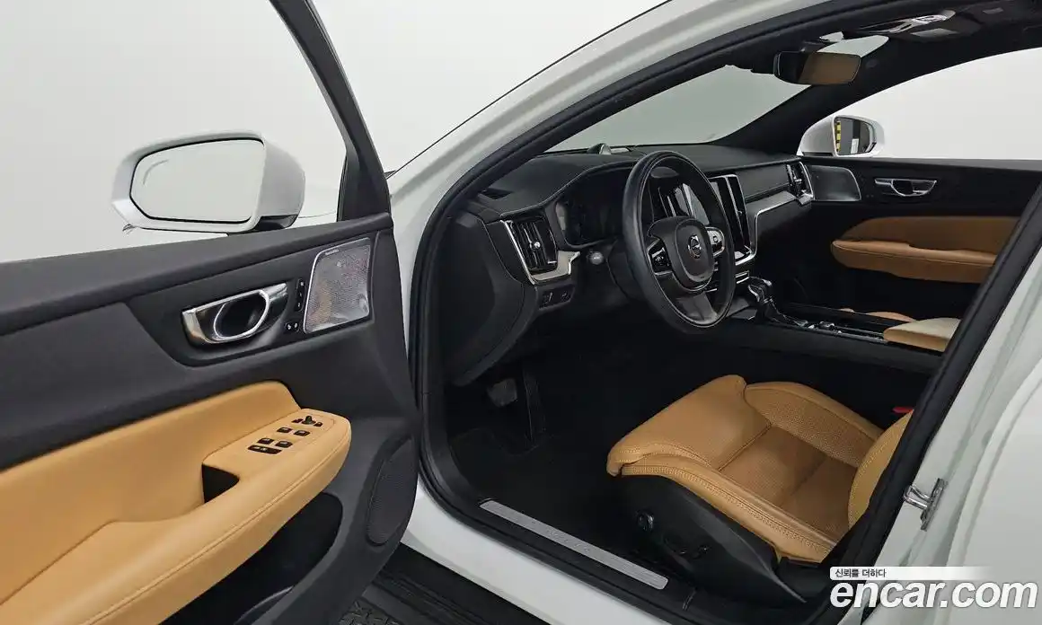 Volvo V60 2019 2.0 автомат (гидро), фото 13